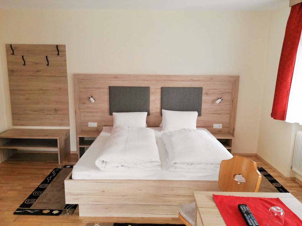 Haus Christine Apartment Fulpmes Ngoại thất bức ảnh